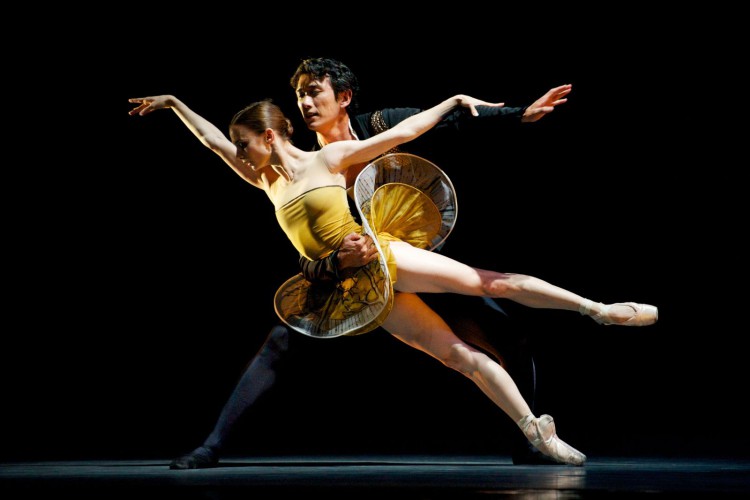 Maria Kochetkova and Hansuke Yamamoto en "Classical Symphony", de Yuri in Possokhov. Foto: Erik Tomasson. Gentileza SFB: