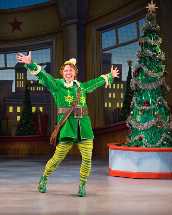 Will Blum en el rol de Buddy, el protagonista de "Elf, the Musical". Foto gentileza de JFKC.