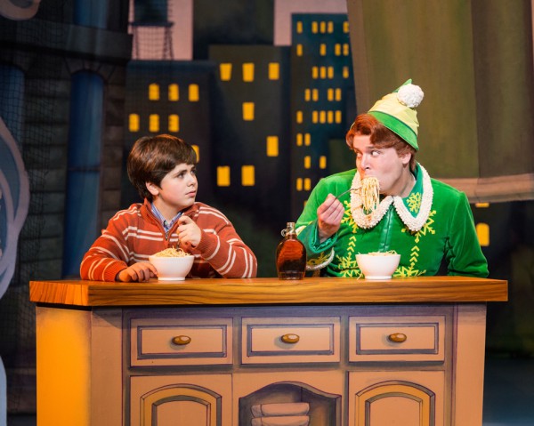 “Elf, The Musical” , una historia de Navidad con Papá Noel y regalos en el Kennedy Center de DC. Foto gentileza JFKC.