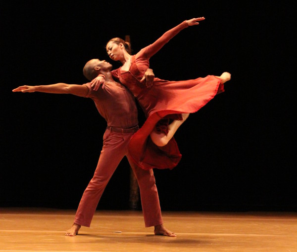 “Jardí Tancat”, una de las primeras obras de Nacho Duato, llega al Kennedy Center con el Ballet Hispánico. Foto: Jeaux McCormick. Gentileza JFKC. 