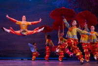 Cerca de cine niños de las escuelas del Washington Ballet participan en "Cascanueces". Foto: Paul Zambrana. Gentileza WB.