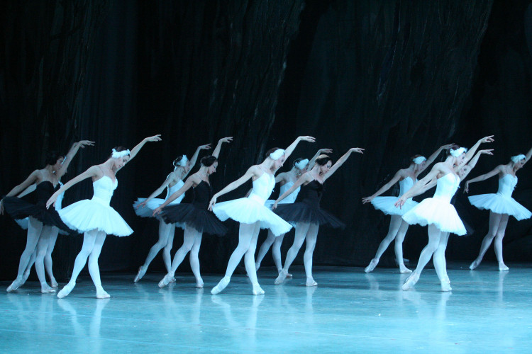 El Mariinsky Ballet regresa al Kennedy Center de DC con su versión de "El lago de los cisnes". Foto: Natalia Razina.