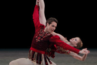 En la temporada del NYCB ocupan un lugar preferencial las obras de George Balanchine ("Rubíes", foto) y de Jerome Robbins. Foto: Paul Kolnik. Gentileza NYCB.