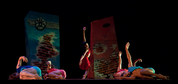 Endedans presentó en Camagûey “Momentos en el viento”, de Pedro Ruiz, obra que recoge imágenes de las calles y las brisas de esta ciudad. Foto: Gabriel Dávalos. Gentileza Endedans. 