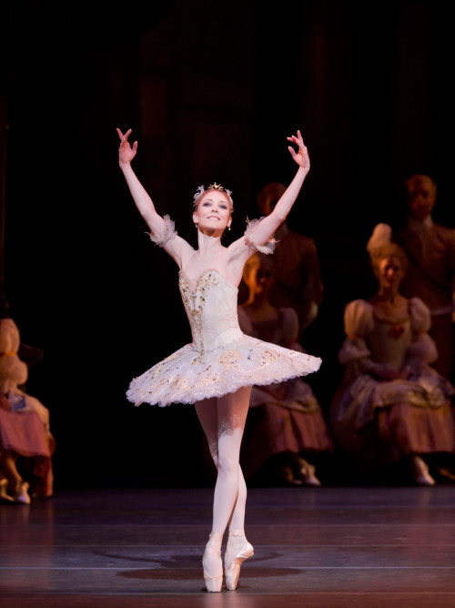 Sarah Lamb es la princesa Aurora en "La bella durmiente" del Royal Ballet de Londres que se verá en los cines. Foto gentileza RB.