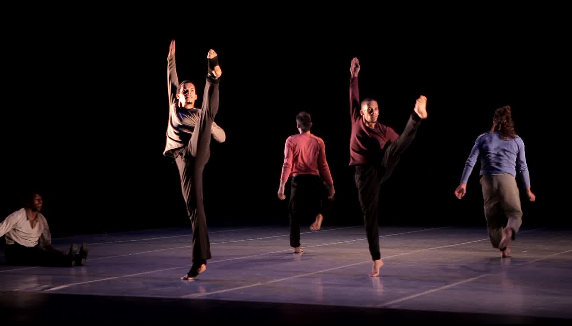 "24 horas y un perro", bailada por cuatro parejas y el propio coreógrafo presentada por Malpaso/Proyecto cubano de danza. Foto gentileza Malpaso.