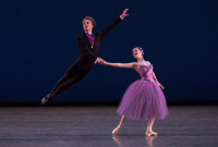 “Soirée Musicale”, de Christopher Wheeldon, un divertimento con música de Samuel Barber. Foto: Paul Kolnik. Gentileza JFKC.