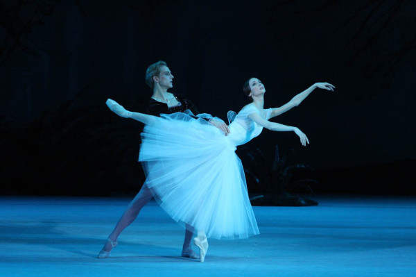Svetlana Zakharova, del Ballet Bolshoi y el estadounidense David Hallberg serán los protagonistas de "Giselle" junto a la compañía rusa en el Kennedy Center de Washington, DC. Foto: E. Fetisova. Gentileza JFKC.