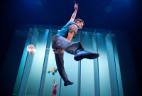 Cirque Éloize se presenta en Santiago de Chile con su nuevo espectáculo, en “Cirkopolis”. Foto: Valérie Remise. Gentileza Santiago a Mil.