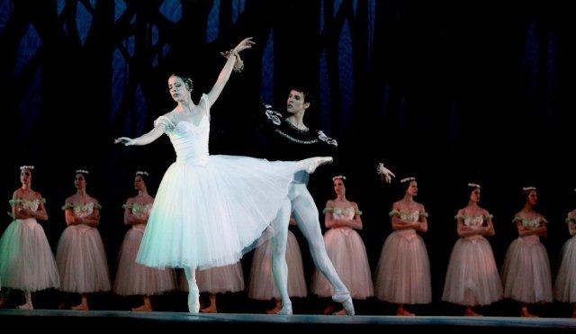 , Anette Delgado y Dani Hernández, participarán en la Gala Internacional de Ballet y Danza, el 9 de agosto, en el Teatro del Lago, en Frutillar, Chile. Foto> Nancy Reyes. Archivo Danzahoy.