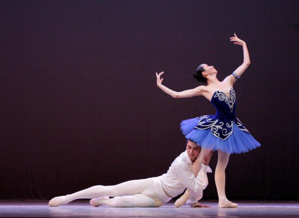 Dirigidos por Feng Ying, los bailarines del Ballet Nacional de China se presentaron en la Sala Avellaneda del Teatro Nacional de Cuba. Foto: Luis Alberto Alonso. Gentileza BNC.