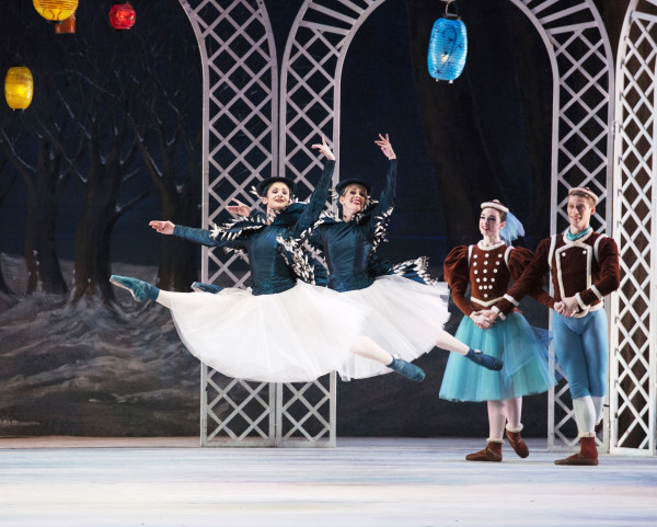 El Sarasota Ballet, en "Los patinadores", de Sir Frederick Ashton. Foto: Gene Shiavone. Gentileza Festival de Otoño.