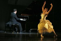 El pianista Isaac Rodríguez y la bailarina del Cuban Classical Ballet de Miami Liset Santander en el XIX Festival Internacional de Ballet de Miami. Foto gentileza IBFM.