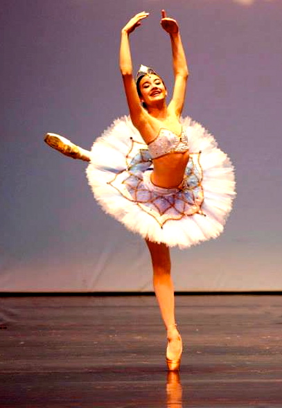 La beca más importante, la Anual 2015 de Valentina Kozlova se entregó a la bailarina Oriana Scheidegger en la Academia de Ballet de Moscú de Posadas, Misiones, Argentina. Foto gentileza VKIBC.