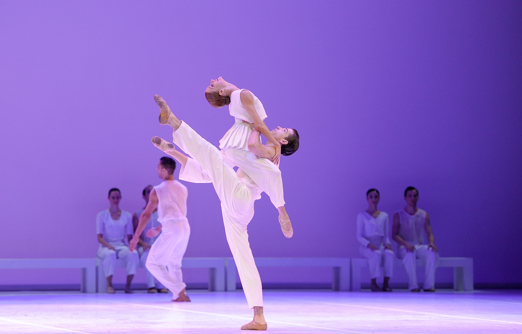 El Ballet Nacional del Sodre (Uruguay) interpreta "El Mesías" con coreografía de Mauricio Wainrot sobre la partitura de Händel. Foto Santiago Barreiro/BNS.