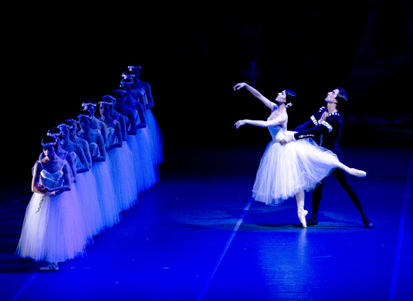 Paloma Herrera y Juan Pablo Ledo protagonizan "Giselle" con el Ballet Estable del Teatro Colón. Foto: Máximo Parpagnoli. Gentileza JPL.