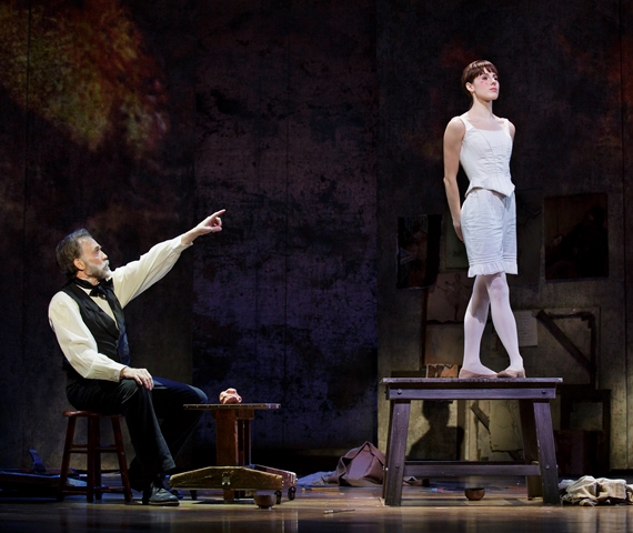 Boyd Gaines como Edgar Degas, y Tiler Peck en el rol de la joven Marie von Goethem, en "Little Dancer", en el Kennedy Center. Foto: Paul Kolnik. Gentileza JFKC.