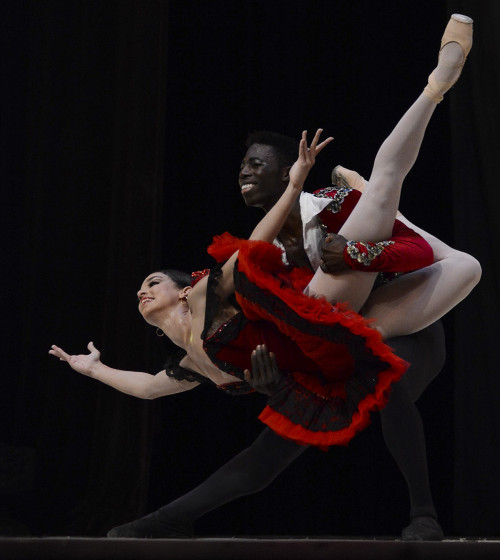 Viengsay Valdés, del Ballet Nacional de Cuba y Brooklyn Mack, del Washington Ballet, hicieron el pas de deux de "Don Quijote" en el XXIV Festival Internacional de Ballet de la Habana. Foto: Yailín Alfaro. Gentileza YA.