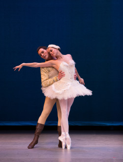 "Swan Lake", interpretado en la noche del estreno del Suzanne Farrell Ballet por Natalia Magnicballi y Michael Cook. Foto: Rosalie O'Connor. gentileza JFKC.