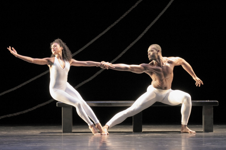 Linda Celeste Sims y Jamar Roberts en la obra de Ulysses Dove, "Bad Blood". Foto: Steve Wilson. Gentileza JFKC.