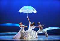 Alvin Ailey American Dance Theatre presentó en el Kennedy Center de DC "Revelations", un clásico de la compañía, con coreografía de Alvin Ailey realizada en 1960. Foto: Eduardo Patino. Gentileza JFKC.