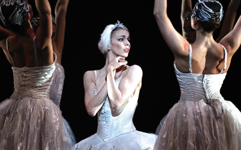 Natalia Osipova, como Odette en la producción de The Royal Ballet de "El lago de los cisnes", con coreografía de Frederick Ashton, en los cines de España en directo desde el Royal Opera House del Covent GardenFoto: Royal Opera House / ArenaPAL.