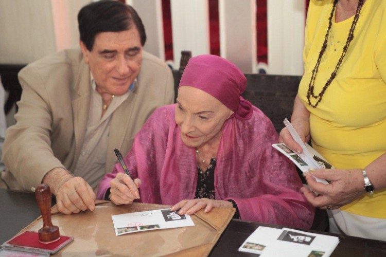 Alicia Alonso, directora del Ballet Nacional de Cuba, lanza el sello postal en homenaje a la obra "Dioné", de la que fue protagonista hace 75 años. Foto: Nancy Reyes. Gentileza NR.