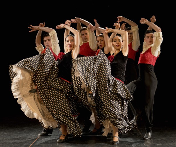 Larreal, está formada por bailarines del Real Conservatorio Profesional de Danza  Mariemma.