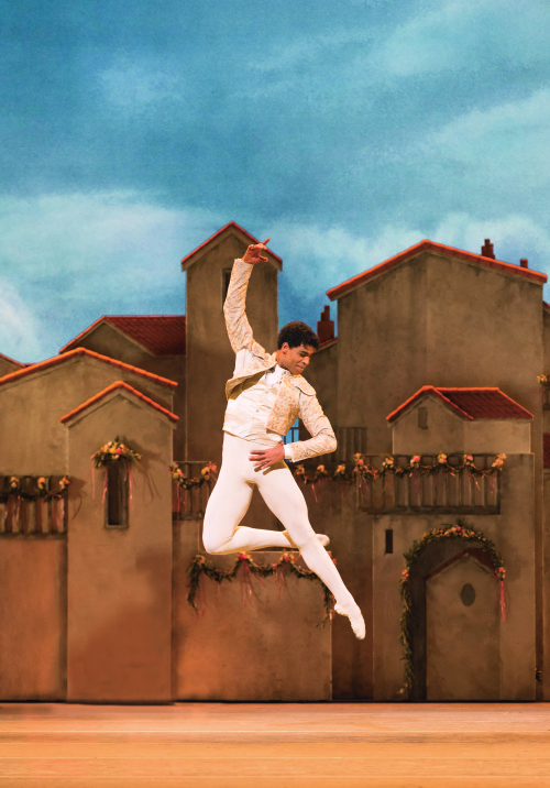 Carlos Acosta, protagonista y responsable de esta puesta de “Don Quijote” del Royal Ballet of London. Foto: Johan Persson. Gentileza RB.