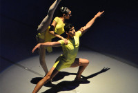 El coreógrafo Pedro Ruiz desplegó su talento con un grupo de bailarines de la Escuela Nacional de Ballet, que promediaban los 17 años. Foto: Yuris Nórido. Gentileza Bienal de la Habana.