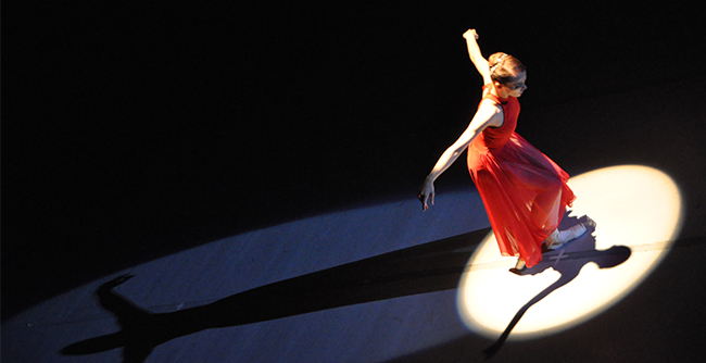 “The Three State of Soul”, de Pedro Ruiz, interpretado por la solista de 17 años Laura Tovar. Foto: Yuris Nórido. Gentileza Bienal de la Habana.