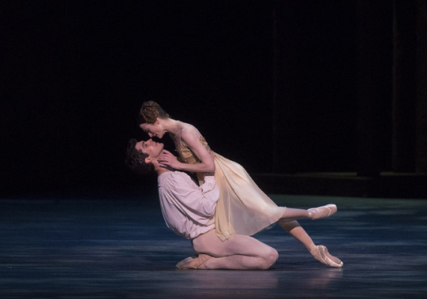 Roberto Bolle y Julie Kent del ABT en "Romeo y Julieta" de Kenneth MacMillan, en el Met de Nueva Yor. Foto: Rosalie O'Connor. Gentileza ABT.