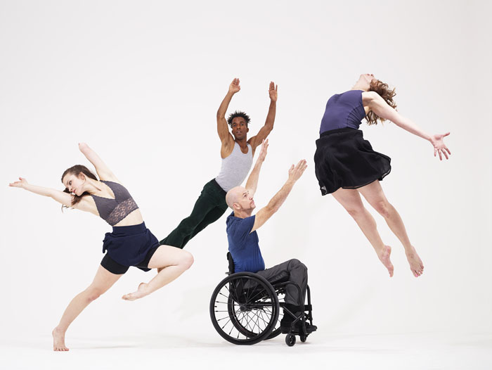 El National Dance Day: Dance for Everybody convoca a AXIS Dance Company, una de las más aclamadas compañías que integra bailarines con discapacidades. Foto: David DeSilva. Gentileza JFKC.