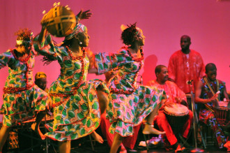 El Come Together Dance Festiva sube a escena una diversidad de grupos, entre ellos, Kùlú Mèlé African Dance & Drum Ensemble, con ritmos y danzas étnicas. Foto gentileza CTF.