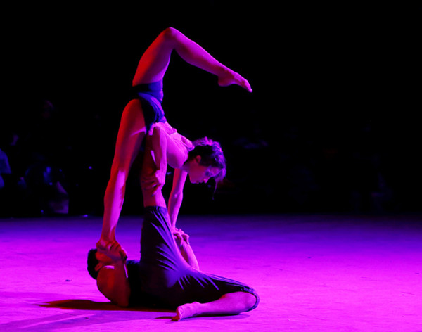 Jose y Gaby, de Colombia, merecieron la Carpa de Oro -ex Aqueo- con la báscula acrobática de la Compañía Havana. Fotos: Emilio Diaz y Josep Guindo. Gentileza Circuba. 