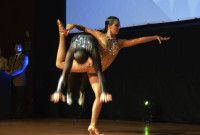 Acrobacia en un momento de la actuación de los italianos Simone y Serena. Foto: Leticia Sáinz Lerma. Especial para Danzahoy.