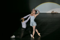 Robert Fairchild y Tiler Peck del NYCB, en la obra de George Balanchine "Duo Concertant", presentado en DEMO: Time. Foto: Erin Baiano. Gentileza JFKC.