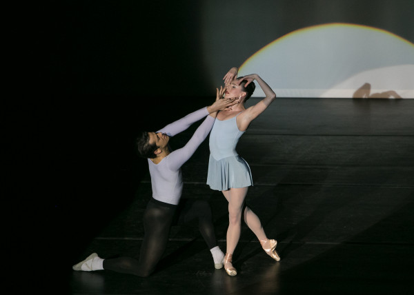 Robert Fairchild y Tiler Peck del NYCB, en la obra de George Balanchine "Duo Concertant", presentado en DEMO: Time. Foto: Erin Baiano. Gentileza JFKC.