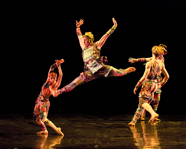 Twyla Tharp celebra con "Yowzie", sobre “Viper’s Drag”, una recopilación de jazz arreglada por Henry Butler y Steven Bernstein. Foto: Sharen-Bradford. Gentileza JFKC.