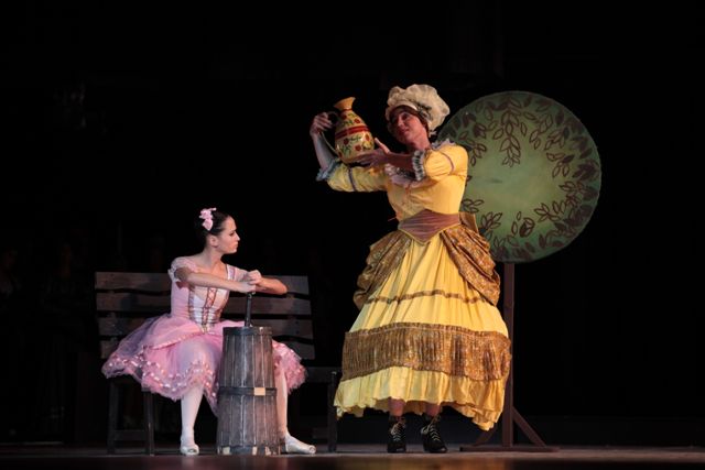 Integrantes del Ballet Nacional de Cuba en la Gala Homenajea a Alicia Alondo en La Habana.Foto: Nancy Reyes.