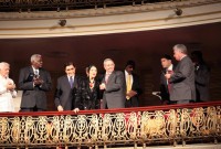 Alicia Alonso junto al presidente de la Nación, Raúl Castro, en la ceremonia de inauguración del teatro que ahora lleva su nombre. Foto: Nancy Reyes.