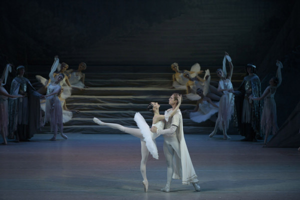 En la noche de apertura el Mariinsky Ballet presentó "Raymonda" con Oxana Skorik (foto) y Timur Askerov. Foto: Valentin Baranovsky. Gentileza JFKC.