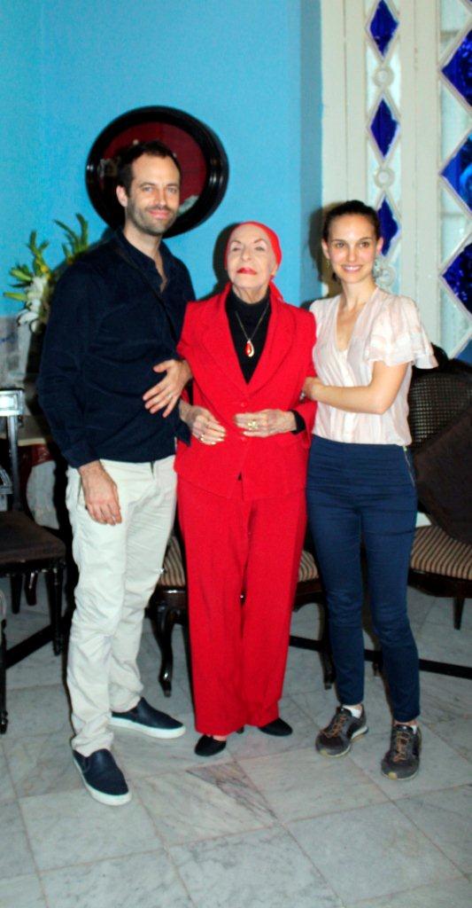 Encuentro entre Benjamin Millepied y su esposa, la ctriz Natalie Porter con Alicia Alonso. Foto gentileza BNC.