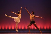 Carlos Acosta y la joven bailarina Laura Rodríguez, en "Diana y Acteón", marcaron un hito en esta primera presentación de Acosta Danza. Foto: Nancy Reyes. Gentileza NR.