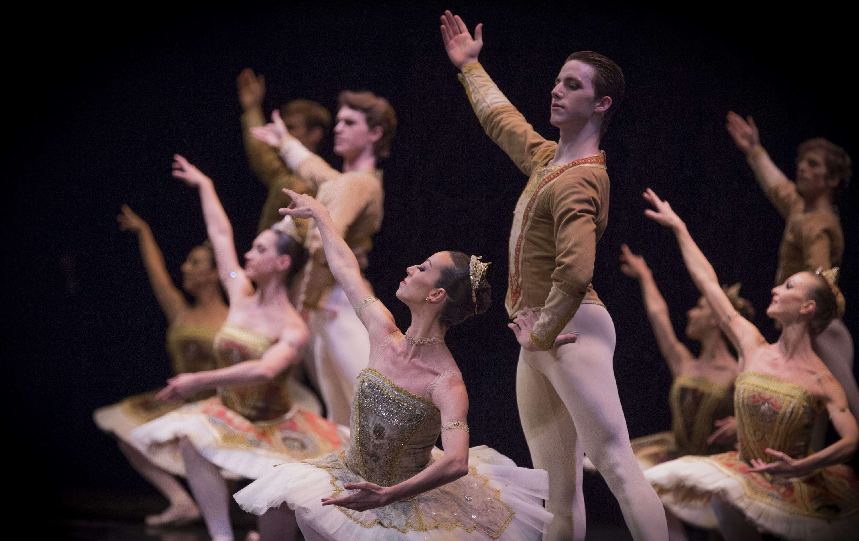 La Gala homenaje a Maya Plisetskaya finalizó con "Raymonda divertimento", adaptación del clásico por José Carlos Martínez. Teatro del Generalife, Granada, 20 junio 2016. Fotografía gentileza de José Albornoz/ Festival de Granada.