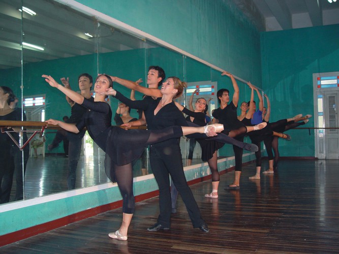 Taller Internacional de Ballet dirigido a estudiantes de ballet a partir de los 12 años con un mínimo de 4 años de entrenamiento previo. Foto TIB.