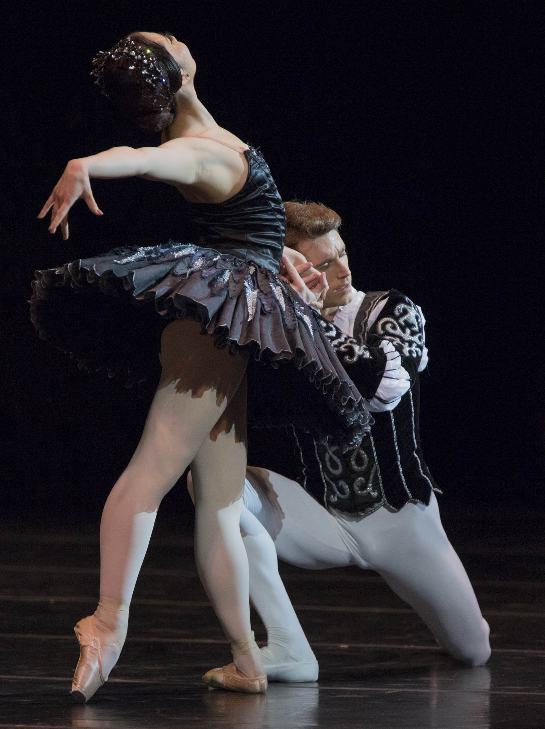 Haruhi Otani y Aitor Arrieta, "Cisne Negro". Foto José Albornoz/ Festival de Granada.