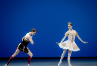 Oxana Skorik y Philipp Stepin, del Mariinsky Ballet de San Petersburgo, interpretaron el clásico "Sylvia", con el que finalizó la gala de nominados en el Teatro Bolshoi, el 17 de mayo. Fotografía gentileza de Jack Devant.