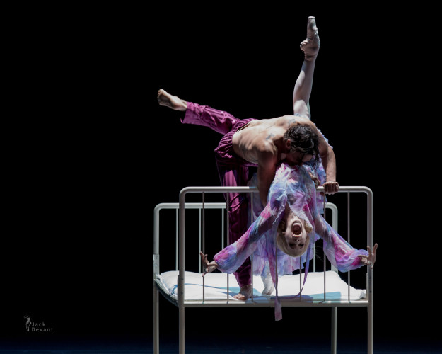 La premiada como Mejor Bailarina Alicia Amatriain y Jason Reilly, del Stuttgart Ballet, interpretaron una dura escena de "Un tranvía llamado deseo", con coreografía de John Neumeier. Fotografía gentileza de Jack Devant.