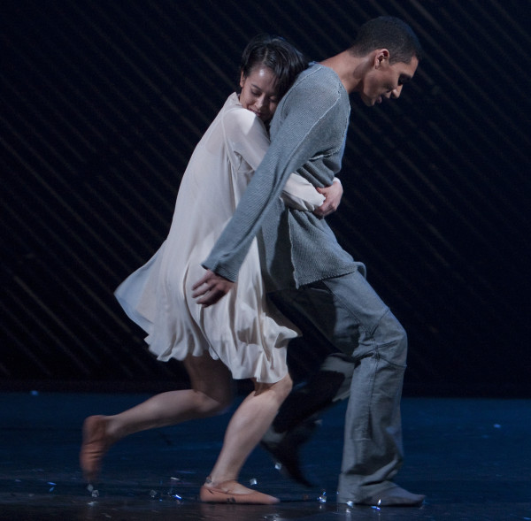 Mariko Kida, como Julieta y Anthony Lomuljo, en el rol de Romeo en la versión de Mats EK, por Royal Swedish Ballet. Foto: Gert Weigelt. Gentileza JFKC.
